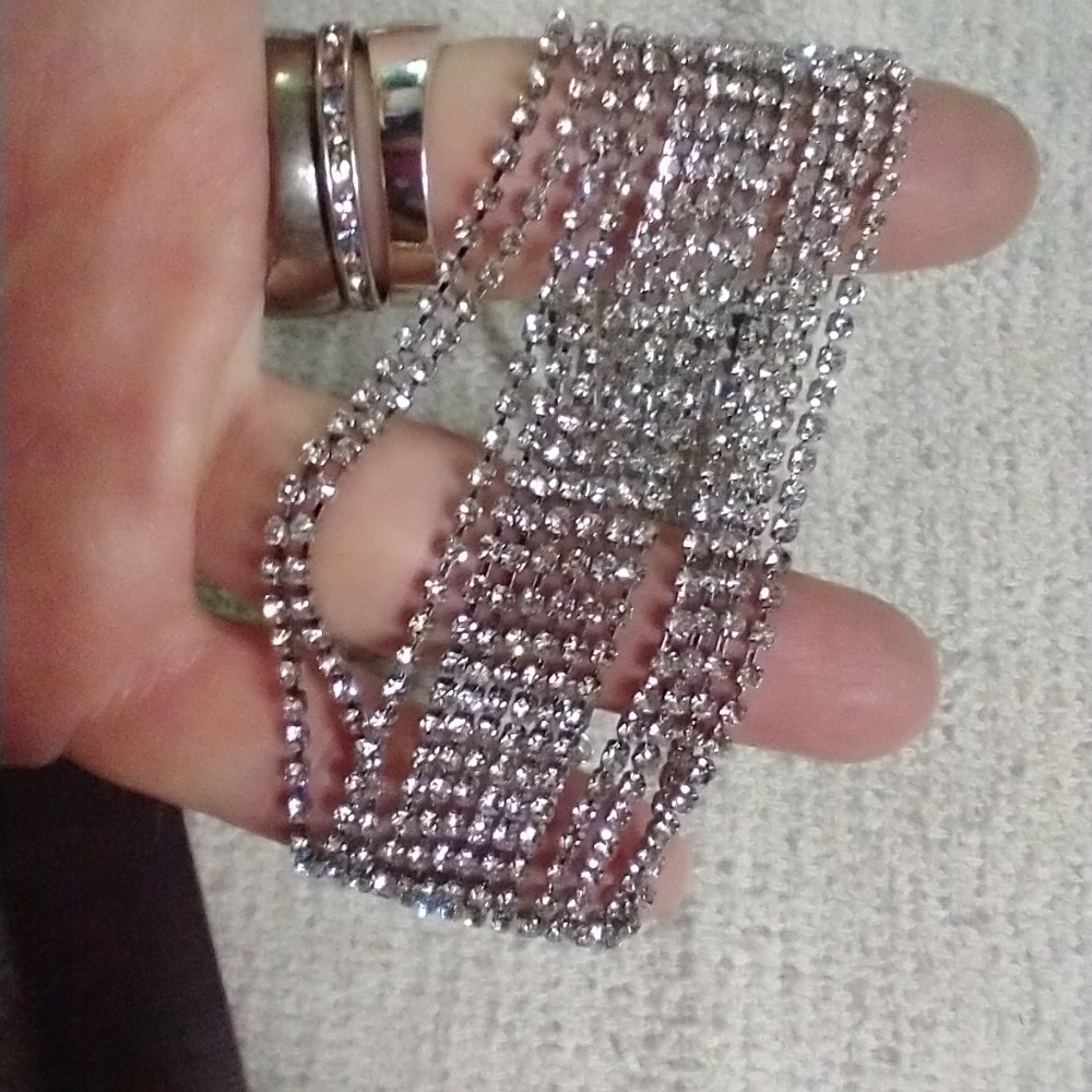Wide silvertone crystal 🔮 multi row bracelet